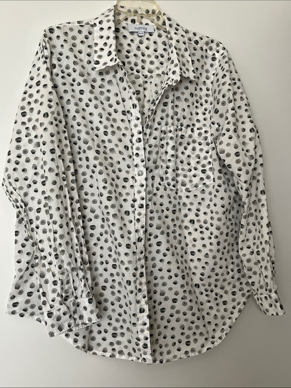 ❤️ 3 Items for $30 Item Women’s Cream Button-Up Shirt with Black/Grey Dot Print